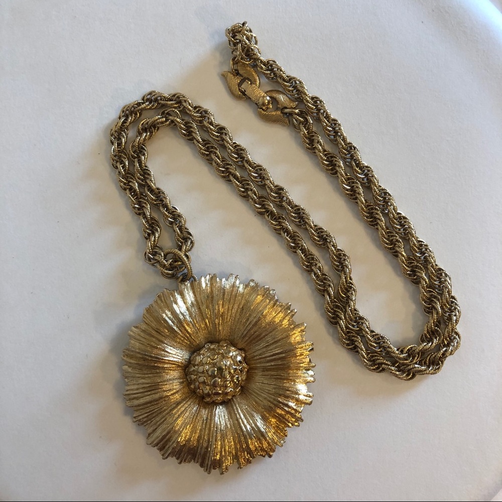 Monet flower necklace